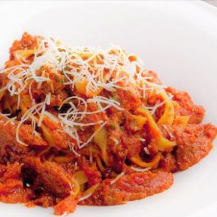 じっくり煮込んだ和牛ミートソースパスタ