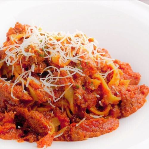 じっくり煮込んだ和牛ミートソースパスタ