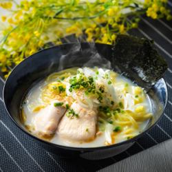 濃厚鶏白湯醤油ラーメン