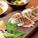 香煎鲜鱼配佐料和柚子醋