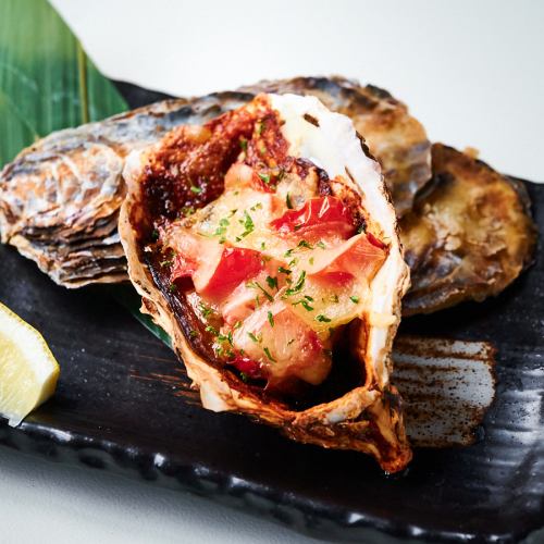 Baked oysters with fresh tomato and cheese