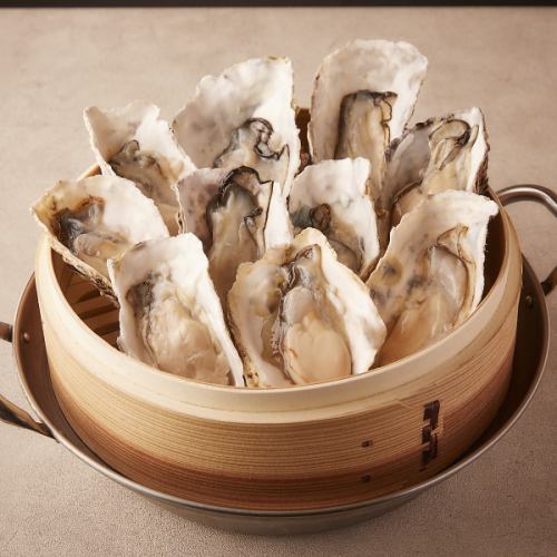 Oyster sauna -Oysters steamed in a bamboo steamer-