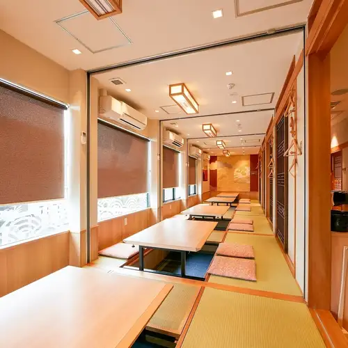 <p>大小様々な個室席のご用意がございます。お座敷や掘りごたつ式の個室席もございますので、小さなお子様連れのお客様でも安心してご利用いただけます。</p>