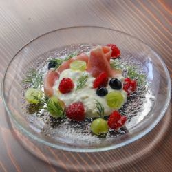 生ハムと果物の白和え