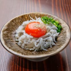 生シラスユッケ