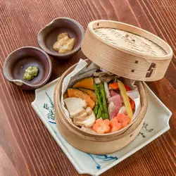 季節野菜の蒸籠蒸し