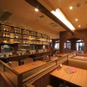 Popular counter seats♪ Spacious table and relaxing counter seats with a good atmosphere.