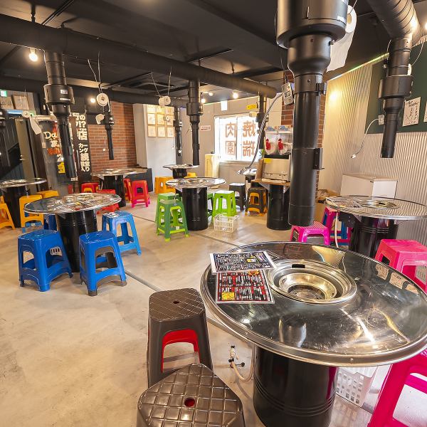 このお店は、まるで韓国下町の屋台にいるかのような雰囲気が魅力です！ドラム缶テーブルで囲む焼肉や海鮮料理は、昔ながらの空間で、リラックスしながら美味しい料理を楽しむことができますよ◎創業36年の歴史を持ち、全国テレビでの優勝経験もある実力派で、友達と一緒に訪れたくなる、そんな魅力が詰まった場所です♪