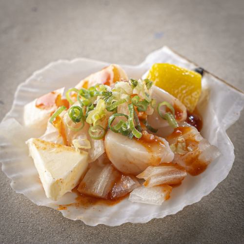 【ピリ辛とチーズの絶妙なハーモニー♪】釜山ホタテ貝の地獄焼き