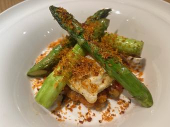 Asparagus plancha topped with fried egg