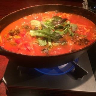 4-course Italian tomato hot pot dish at the wine bar with 2 hours of all-you-can-drink included 4,000 yen (tax included)