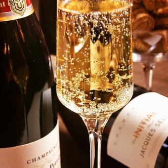 All-you-can-drink champagne, burgundy, and beer! Premium all-you-can-drink 2h 5-dish course 10,000 yen (tax included)