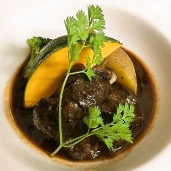 Braised beef stew with red wine