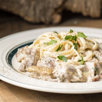 Chicken, smoked bacon & mushroom Alfredo cream