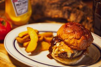THE LODGE Wagyu Cheeseburger