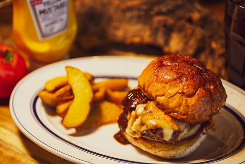 THE LODGE Wagyu Cheeseburger
