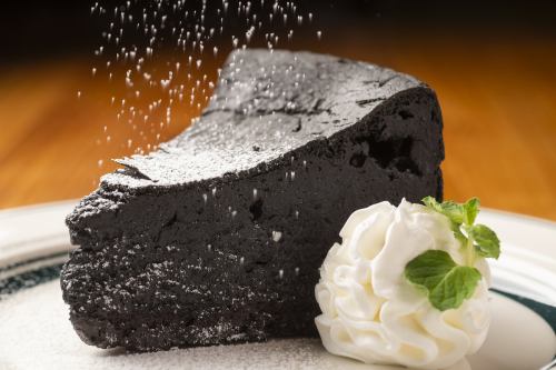 THE LODGE Charcoal Cheesecake