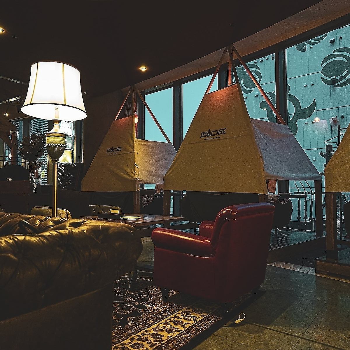 グランピング要素を取り入れたテント個室は二人だけの空間