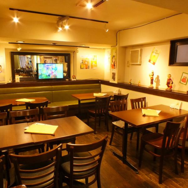 At night it is a cozy atmosphere wrapped in comfortable lights of indirect lighting.This spacious space at the back of the store is also recommended for a private party of around 20 people.You can enjoy plenty of authentic Korean cuisine while being enveloped in the sound of baking juice and meat.