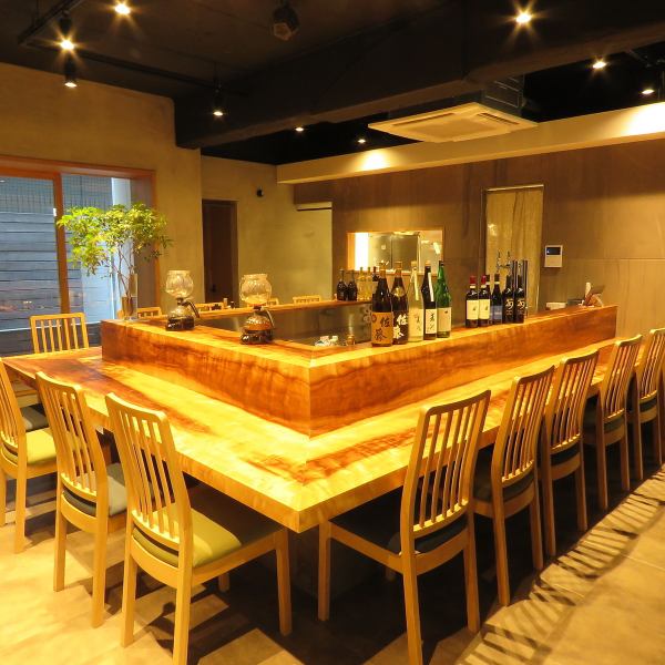 [The counter is popular for one person ~ ♪ It is also popular for dates] There is also a fashionable counter seat that even one woman can easily enter ♪ Enjoy with a charcoal-grilled skewer platter and a drink that goes well with the dish!