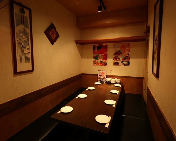 There are many private room type seats.We can also prepare small private rooms for 2 or more people! Depending on the partition walls and table layout, we can accommodate up to 80 people! Stickers for defeating good fortune, wishes, and decorations that bring good fortune...The design is reminiscent of Taiwan. You can enjoy exquisite cuisine to your heart's content while being surrounded by people. Please feel free to come visit us on your way home from work.