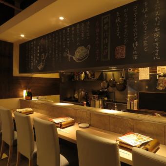 There is also a stylish counter.You can enjoy the aroma of delicious food and the friendly customer service of the staff.