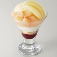 White peach parfait with chunks of fruit