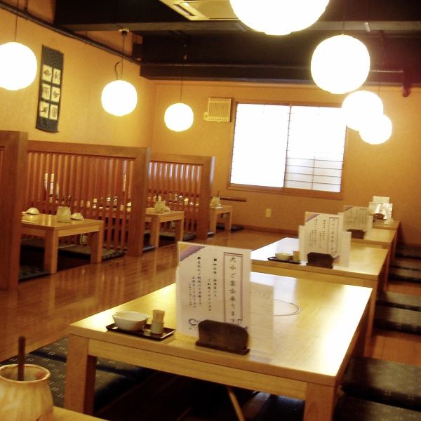 [Dig Gotatsu & Japanese-style room seats] We have a Japanese-style room with a dug-up table.Please spend your time relaxing ♪ Banquet, welcome and farewell party, celebration etc. Please feel free to use.