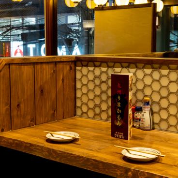 It's conveniently located 30 seconds from the south exit of Tsunashima Station on the Tokyu Toyoko Line, so feel free to stop by for a drink after work!