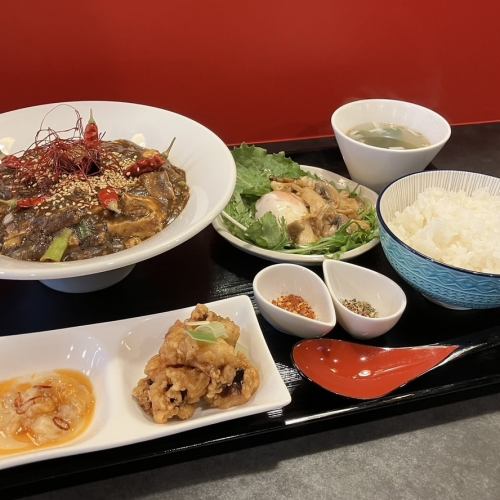 【黒麻婆豆腐ランチ】