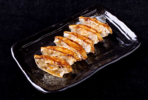 Lots of juicy meat! Aoba's homemade gyoza (6 pieces)