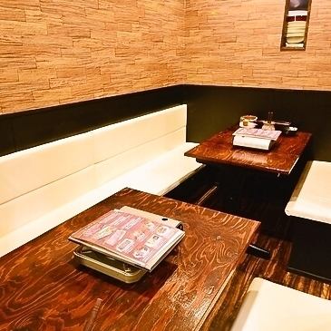 A semi-private room with spacious table seats that can be used by 4 people.Recommended for various banquets with a small number of people, such as girls' parties and birthday parties ♪ (up to 8 people)