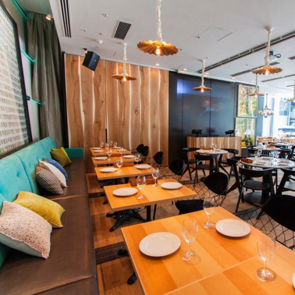 ◎店内完全貸切は最大着席90名様、立食は150名様までOK!プロジェクター貸出やワイヤレスマイクなどの音響機材も完備。ご気軽にお問い合わせくださいませ!