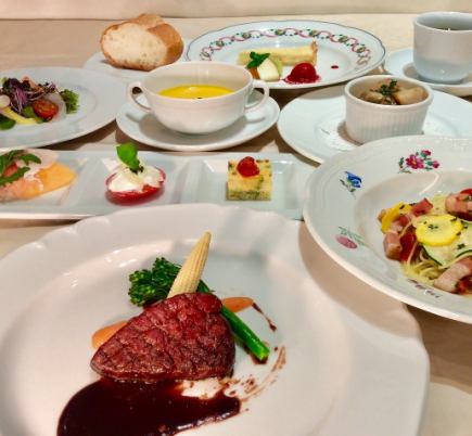 【嚴選高級食材套餐】紀念日♪ 番茄醬螃蟹義大利麵、黑毛和牛等8道菜 8,500日元