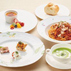 【意大利面午餐套餐】 ◇ 午餐套餐 ◇ 招牌前菜、汤、意大利面、甜点等6道菜 2200日元