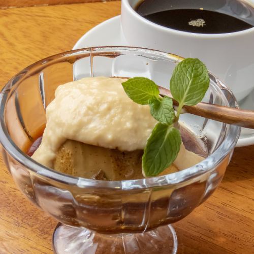 自家製プリンとコーヒー