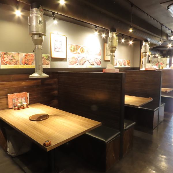 幅広いお客様にご対応するために、当店は落ち着いた雰囲気のお店作りを目指しました。お客様がごゆっくりお食事をお楽しみいただけるようになっています。デートのディナーに、ご友人とのお食事に、大人数でのご宴会にとシチュエーションを選ばない当店にぜひお越し下さいませ。