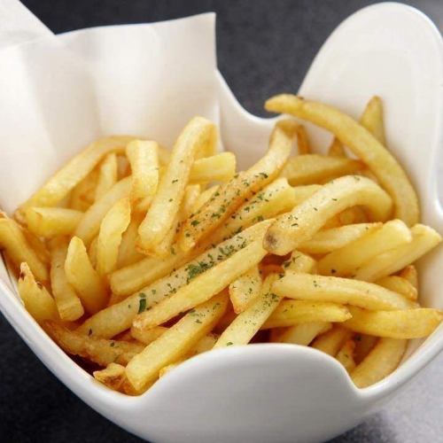 Freshly fried heaped potato fries