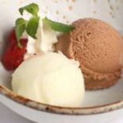 Ice cream (vanilla, green tea, sesame seeds)