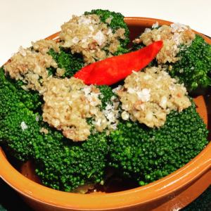 Hot anchovy broccoli