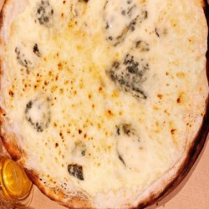 Blue cheese and honey pizza