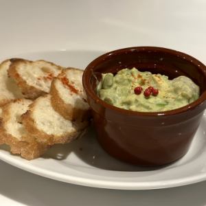 Shrimp and avocado tartar salad