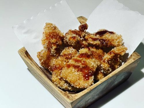 밖은 자쿠자쿠, 안은 촉촉한 🤤
닭 가슴살의 프릿, 이 식감이 견딜 수 없다…
가벼운데 만족감 확실히
술이 멈추지 않게 되는 녀석🍺✨
섬의 이탈리안 선술집
글루 다이닝 비고라에서 꼭 🙌
#닭가슴살
#배도
#비고라
#그릴다이비고라
#이탈리안주점
바삭바삭한 식감
술에 맞는
쌀 테러
도쿄 음식