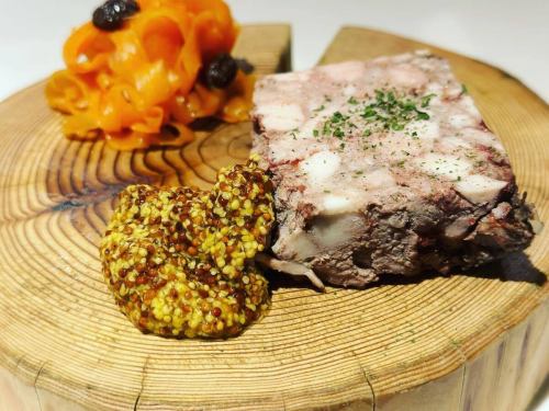 🍷 ワインが止まらない一皿
粗挽きパテ・ド・カンパーニュ
お肉の旨みをぎゅっと閉じ込めた自家製パテに
さっぱり爽やかなキャロットラペ
粒感がクセになるマスタードを添えて🥕✨
拝島で本格イタリアンとお酒を楽しむなら
グリルダイニング ビゴーラへ🇮🇹
#グリルダイニングビゴーラ
#ビゴーラ
#拝島グルメ
#拝島イタリアン
#イタリアン居酒屋
パテドカンパーニュ
粗挽きパテ
キャロットラペ
マスタード
ワインに合う
前菜
大人の一皿