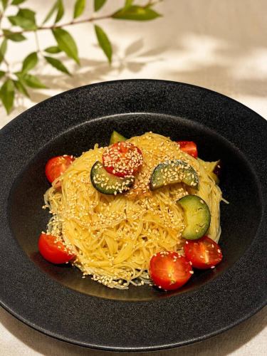 夏にぴったりの、さっぱり冷製パスタ🍝✨
生姜の香りとポン酢の爽やかさ、
ごま油のコクがクセになる一皿。

プチトマトの甘みとナスの旨みを合わせた
夏季限定メニューです🍅

拝島でゆっくり飲みたい夜にもぜひ。

📍グリルダイニングBIGORA

 #BIGORA #拝島グルメ #拝島居酒屋 #拝島ディナー イタリアン居酒屋 冷製パスタ 夏季限定 パスタ好き ナスとプチトマトの冷製パスタ 東京グルメ 福生グルメ 昭島グルメ イタリアン ごま油香る 夏メニュー