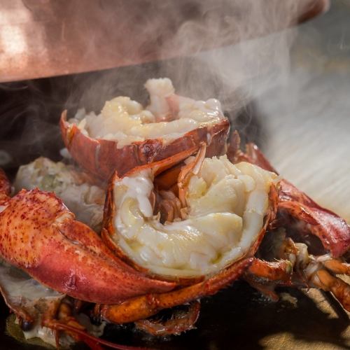 【臨場感抜群】目の前のカウンターでシェフが熟練の技で焼き上げます