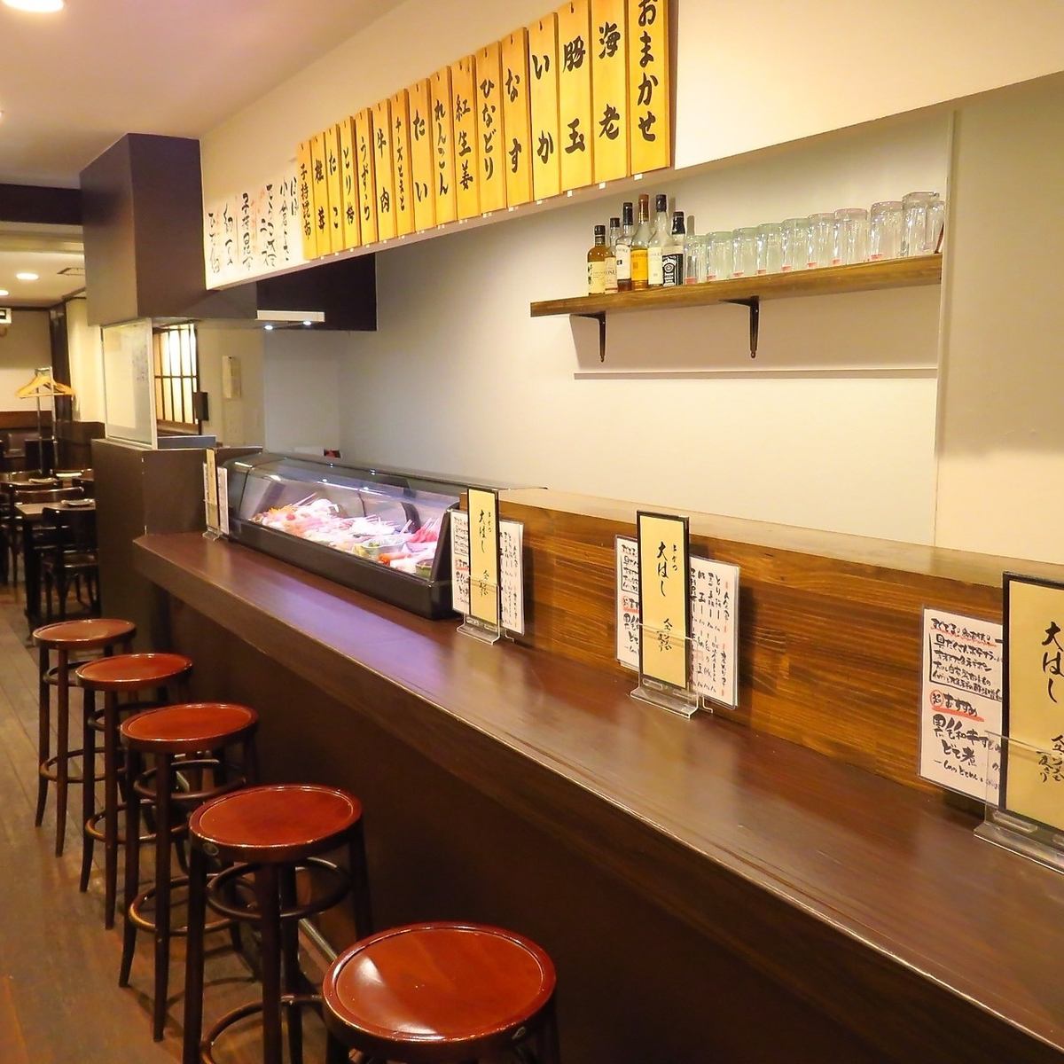 お一人様でも安心して寛げるカウンター席を完備しております。