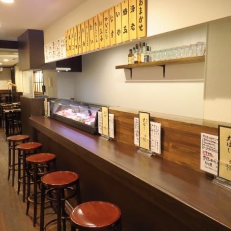 【お一人での晩酌使いもおすすめ】店内はカウンター席も用意しており、お一人様でのご来店も歓迎しております。お仕事帰りにサクッと飲みにも最適です！