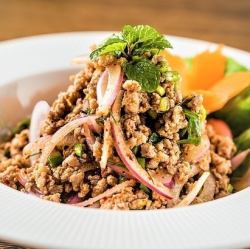 辣味猪肉碎香草沙拉