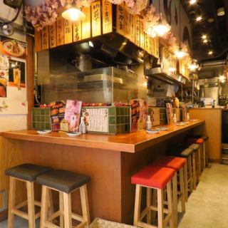 【お一人様でもカウンター席にどうぞ♪】自由が丘での忘新年会、歓送迎会など各種宴会をお探しなら☆牛タン専門　居酒屋　いろ葉自由が丘店へ☆お得な飲み放題付きコースや限定イベントも実施中♪牛タン専門店でしか味わえない逸品をお楽しみください♪